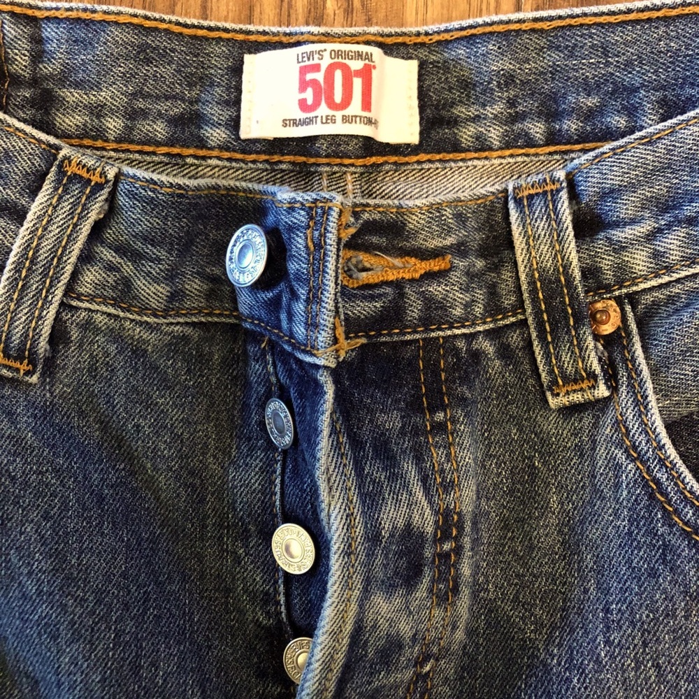 EUC Levi’s 501 Button Fly Straight Leg 32/32 Jeans